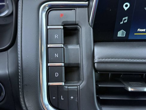 Used 2023 Chevrolet Suburban LT w/ Luxury Package RWD image 19