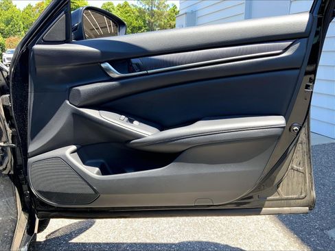Used 2020 Honda Accord EX image 26