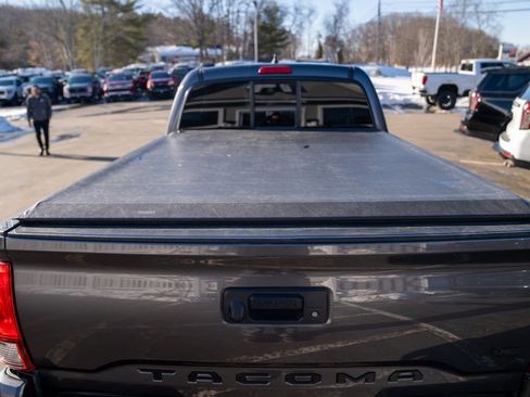 Used 2018 Toyota Tacoma TRD Sport w/ Technology Package image 6