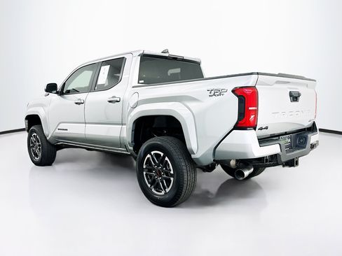 Used 2025 Toyota Tacoma TRD Sport AWD/4WD image 5