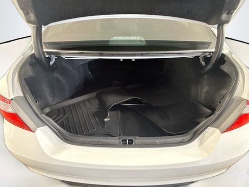 Used 2017 Toyota Camry SE image 34