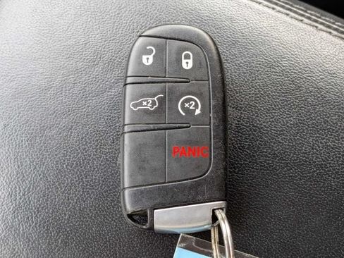 Used 2021 Jeep Grand Cherokee Overland AWD/4WD image 31