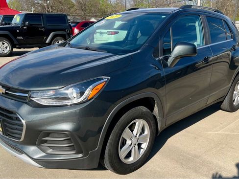 Used 2020 Chevrolet Trax LT AWD/4WD image 3