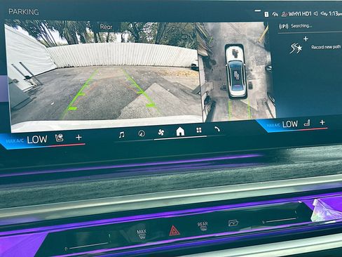 Used 2023 BMW 740i w/ Executive Package image 14