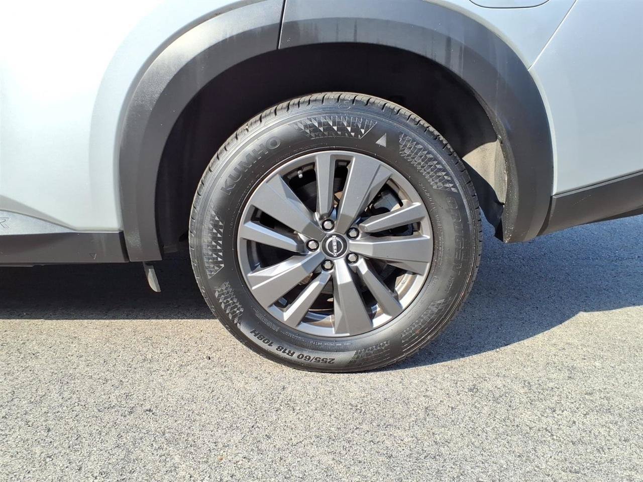 Used 2025 Nissan Pathfinder SV AWD/4WD image 5