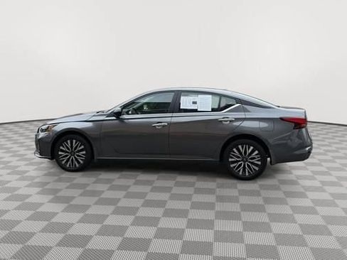 Used 2024 Nissan Altima 2.5 SV AWD/4WD image 6
