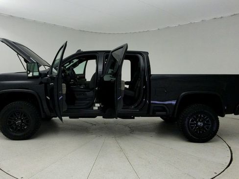 Used 2025 Chevrolet Silverado 2500 ZR2 w/ Technology Package AWD/4WD image 11