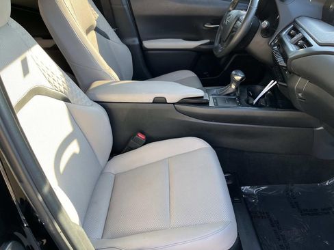Used 2019 Lexus UX 200 image 19