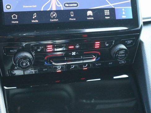 New 2025 Jeep Grand Cherokee Limited image 8