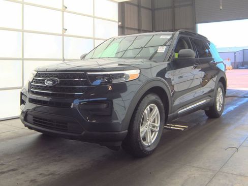 Used 2023 Ford Explorer XLT image 1