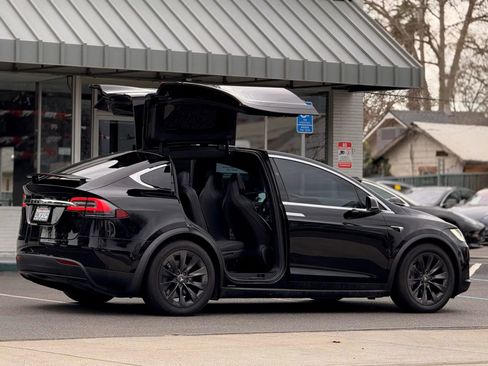 Used 2018 Tesla Model X 75D image 8