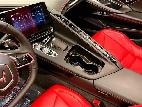 Used 2024 Chevrolet Corvette Stingray Premium Conv w/ Z51 Performance Package RWD image 17