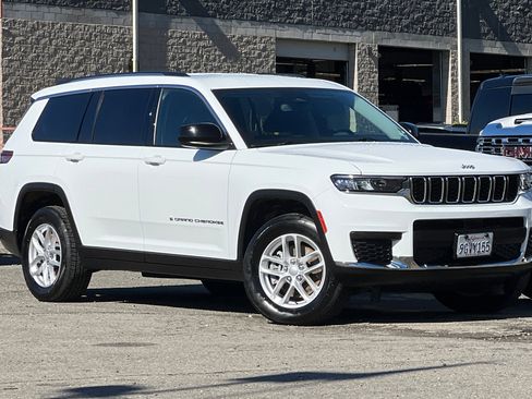 Used 2023 Jeep Grand Cherokee L Laredo image 2