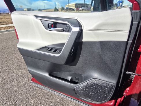 Used 2022 Toyota RAV4 Limited image 17