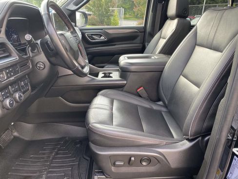 Used 2022 Chevrolet Suburban RST w/ Sport Performance Package AWD/4WD image 18