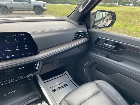 Used 2025 Chevrolet Tahoe Z71 AWD/4WD image 32