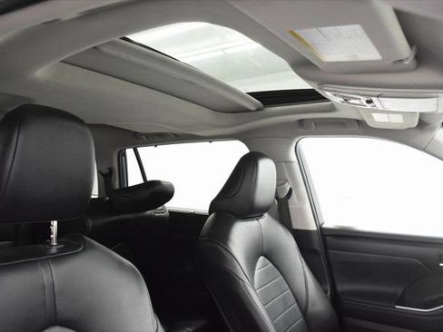 Certified 2022 Toyota Highlander XLE image 17