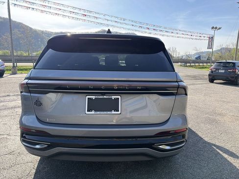 Used 2024 Lincoln Nautilus Reserve image 5