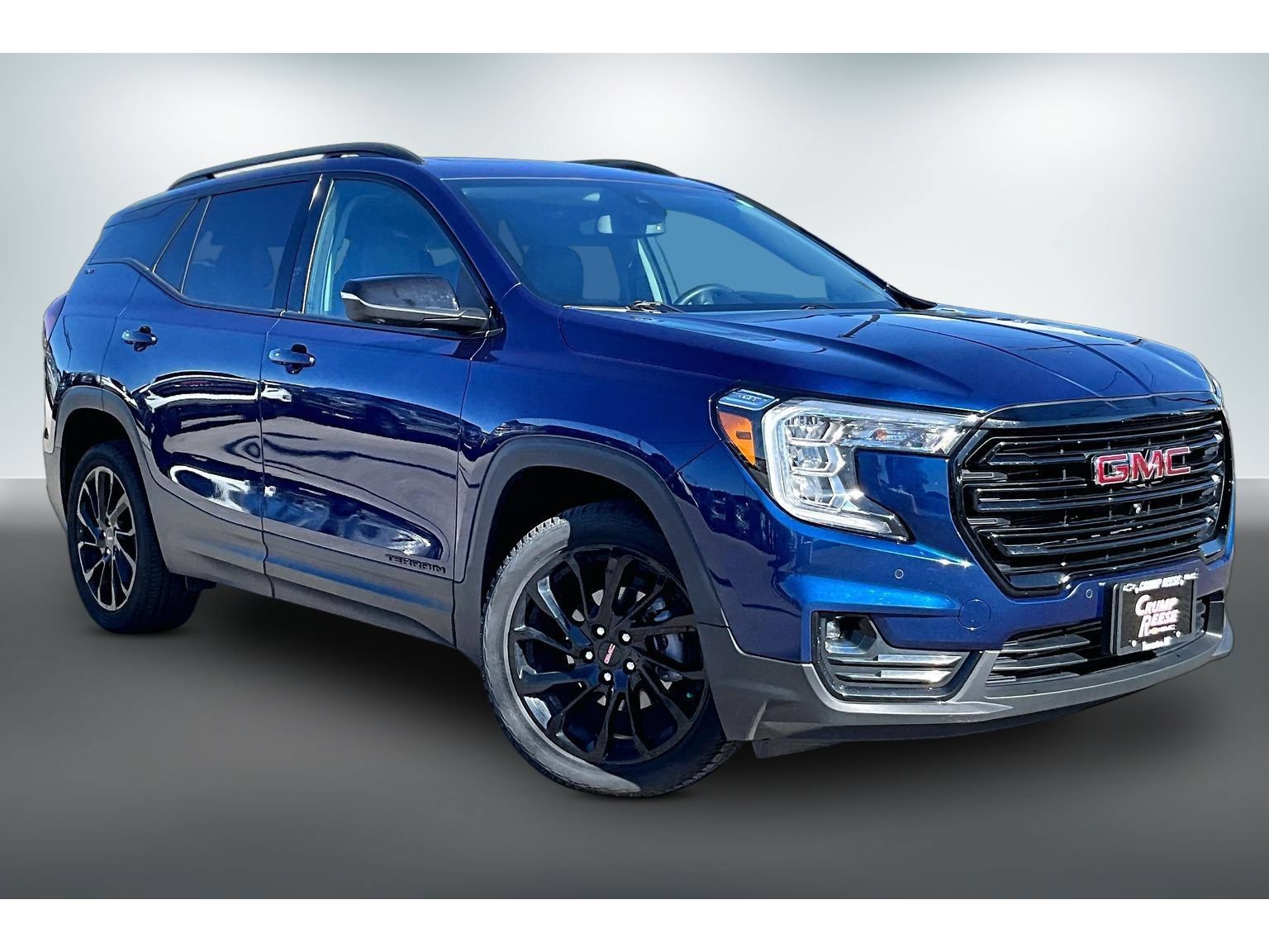 Used 2023 GMC Terrain SLT w/ Tech Package AWD/4WD image 3