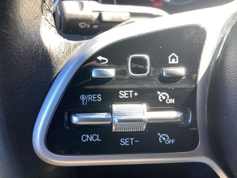 Used 2021 Mercedes-Benz GLB 250 4MATIC w/ Premium Package image 13