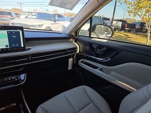 New 2026 Lincoln Corsair Premiere FWD image 3