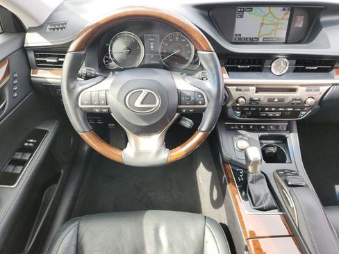 Used 2016 Lexus ES 350 w/ Luxury Package w/Wood Trim image 13