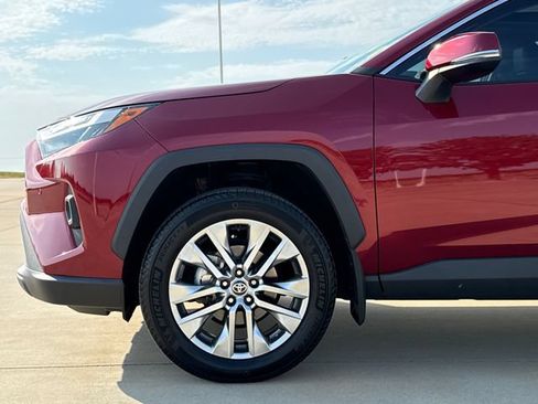 Used 2023 Toyota RAV4 XLE Premium FWD image 5