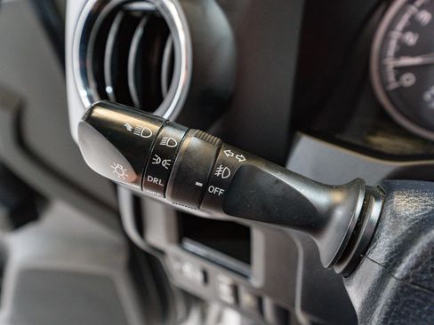 Used 2019 Toyota Tacoma TRD Off-Road image 33