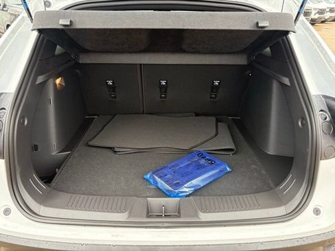 New 2026 Chevrolet Trax RS w/ Sunroof Package image 23