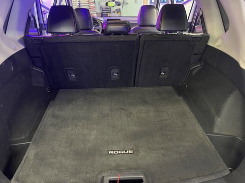 Used 2023 Nissan Rogue SV w/ SV Premium B Package image 11