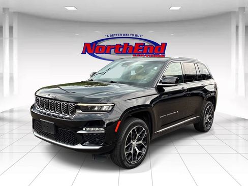 Used 2023 Jeep Grand Cherokee Summit AWD/4WD image 3