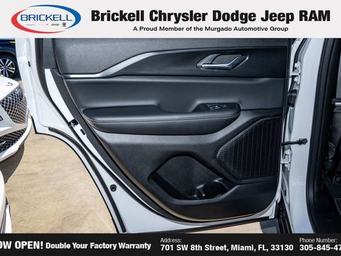 New 2025 Jeep Grand Cherokee Laredo X w/ Luxury Tech Group I image 12