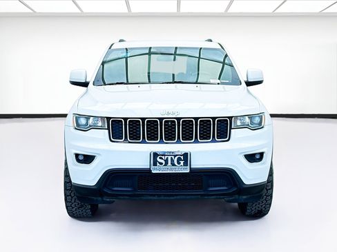 Used 2019 Jeep Grand Cherokee Laredo image 2