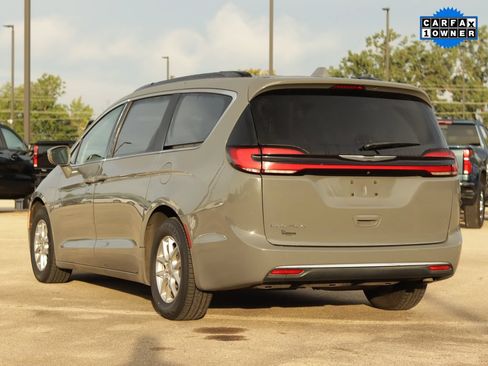 Used 2022 Chrysler Pacifica Touring-L FWD image 5