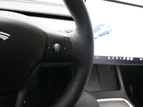 Used 2025 Tesla Model Y Long Range image 25