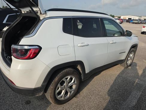 Used 2024 Jeep Compass Latitude AWD/4WD image 6
