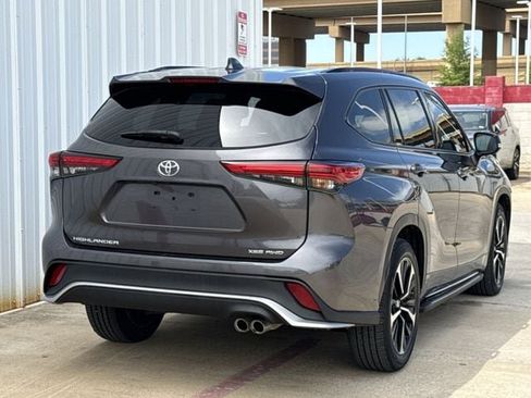 Used 2021 Toyota Highlander XSE AWD/4WD image 4