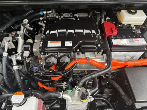 Certified 2025 Subaru Solterra w/ Limited Package AWD/4WD image 31