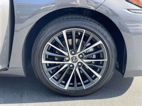 Used 2024 Lexus ES 350 w/ Premium Package image 31