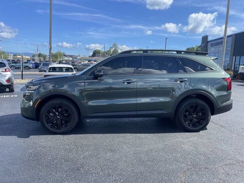 Certified 2022 Kia Sorento S w/ Panoramic Sunroof Package AWD/4WD image 3