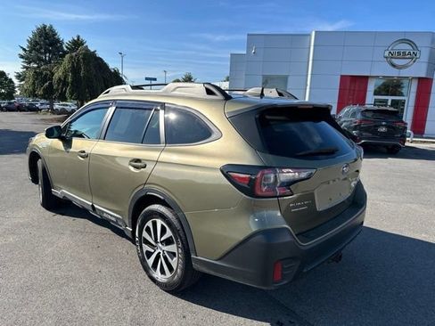 Used 2022 Subaru Outback Premium AWD/4WD image 3