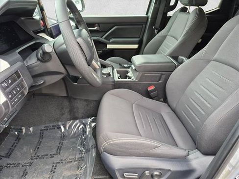 Used 2024 Toyota Tacoma TRD Sport w/ TRD Sport Upgrade Package AWD/4WD image 17