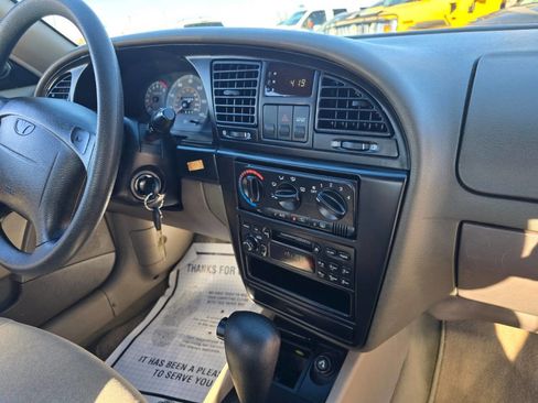 Used 2000 Daewoo Nubira SE image 40