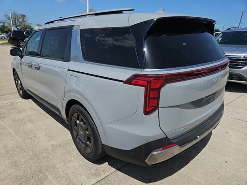 Used 2025 Kia Carnival SX FWD image 4