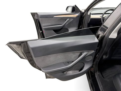 Certified 2023 Tesla Model Y Long Range AWD/4WD image 10