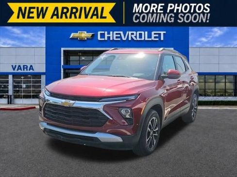 Used 2025 Chevrolet TrailBlazer LT FWD image 1