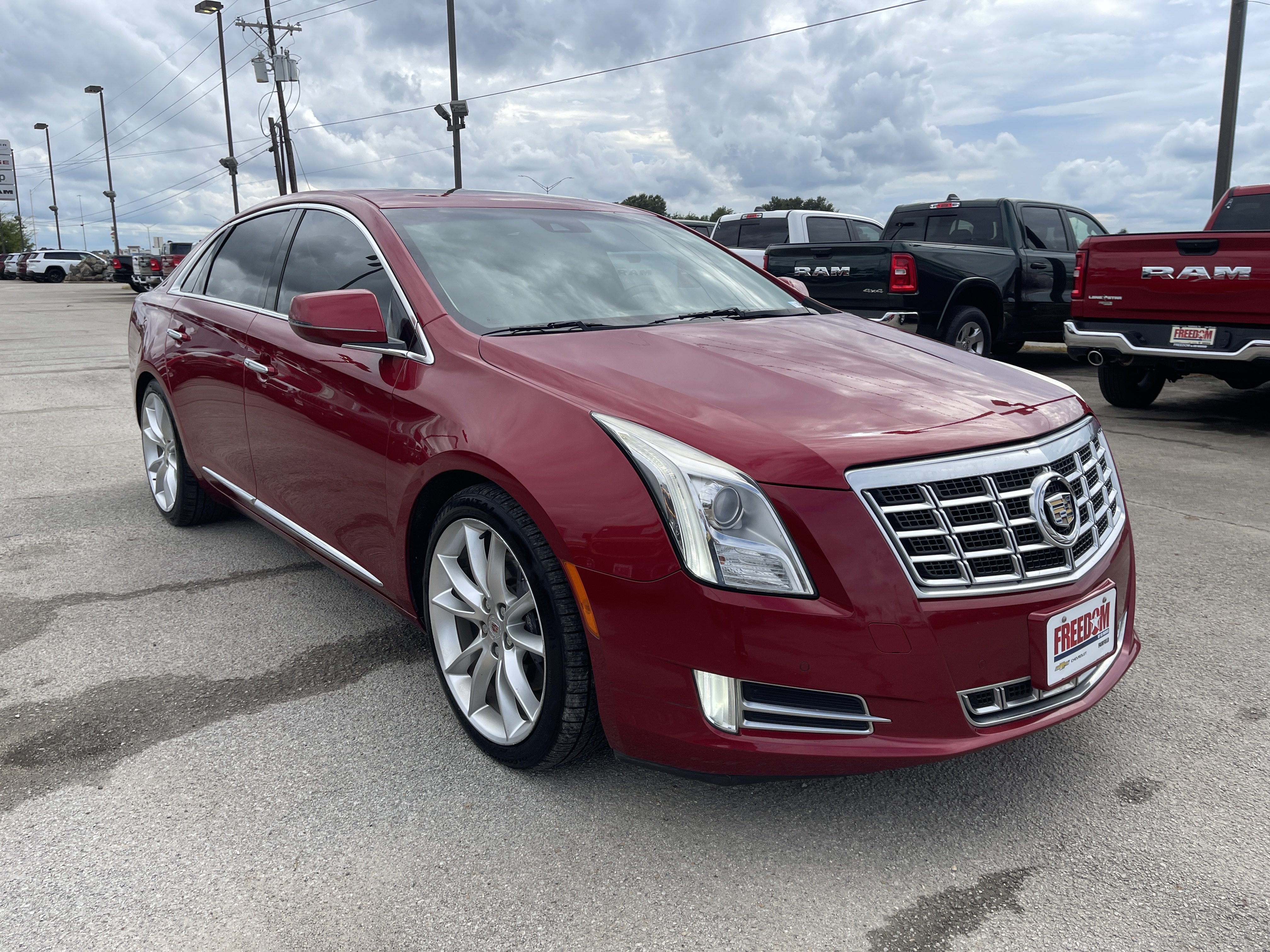 Used 2013 Cadillac XTS Premium FWD image 2