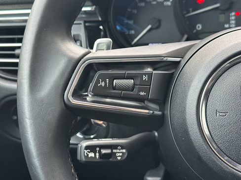 Used 2025 Porsche Macan image 26