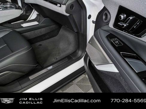 Used 2025 Cadillac Optiq Luxury 1 AWD/4WD image 24