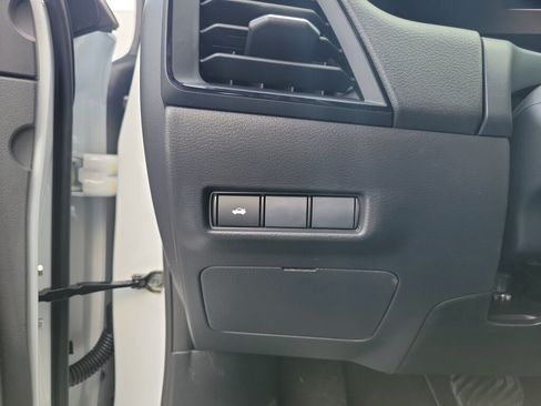 New 2026 Nissan Sentra SR w/ Floor Mat Package FWD image 19